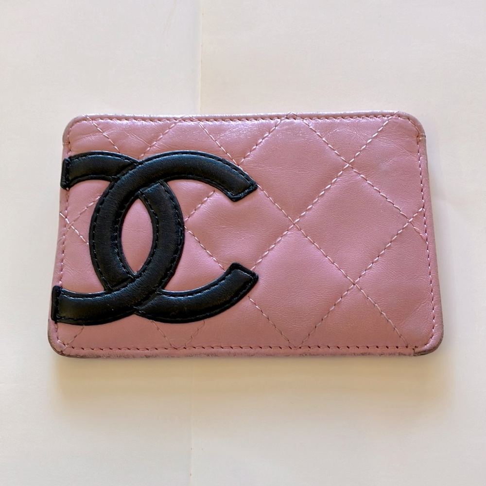 CLASSIC CHANEL CARD HOLDER 💖
Lamb skin & Super Soft Leather
Pink 😍💕💕💕💕